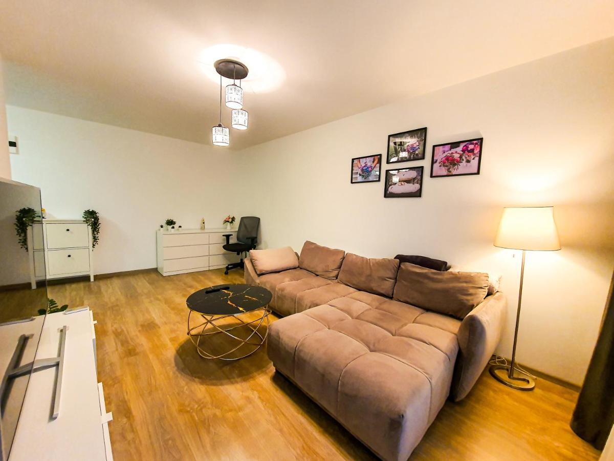 Luxurious Retreat 1Br Apartment With Netflix, Private Parking And Self Check In Popesti-Leordeni Exterior foto