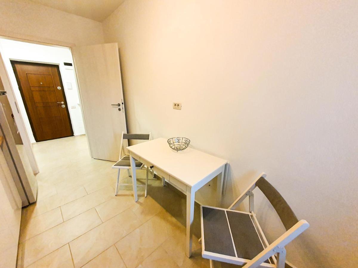 Luxurious Retreat 1Br Apartment With Netflix, Private Parking And Self Check In Popesti-Leordeni Exterior foto